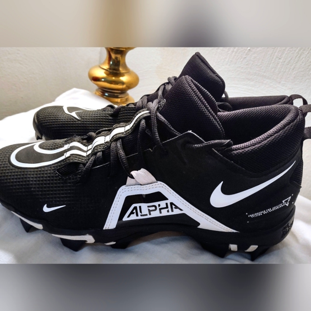 Nike Fast Flex Kleats men's size 10 W. Very good condition.Hardly worn look new